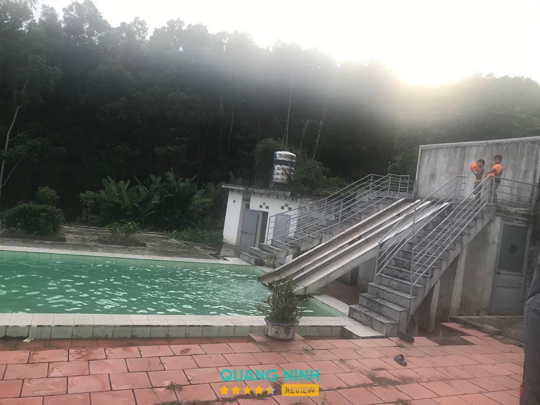Bể Bơi Suối Ngọc Vàng Danh Quảng Ninh