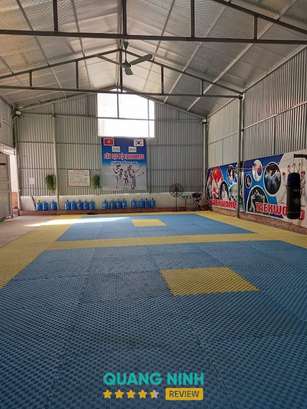 Lớp võ thầy Cảnh Quảng Ninh