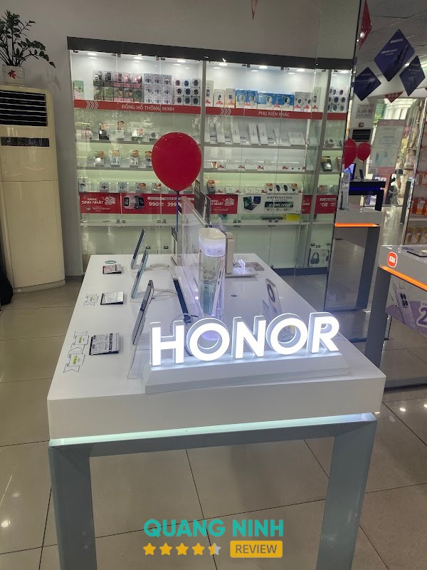 Viettel Store - khu vực trưng bày