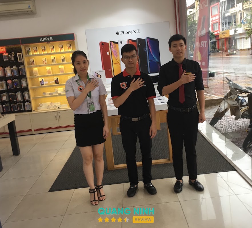 FPT Shop - trưng bày sản phẩm