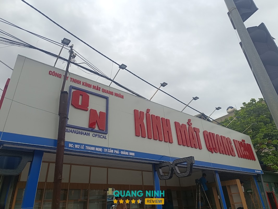Gọng kính tại Kính mắt Quang Nhãn Cẩm Phả