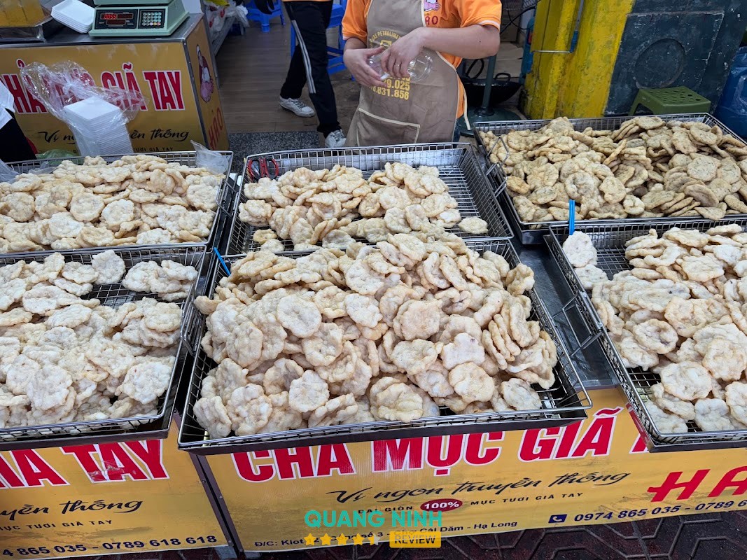 Sản phẩm đặc sản tại Hảo Chả mực Hạ Long