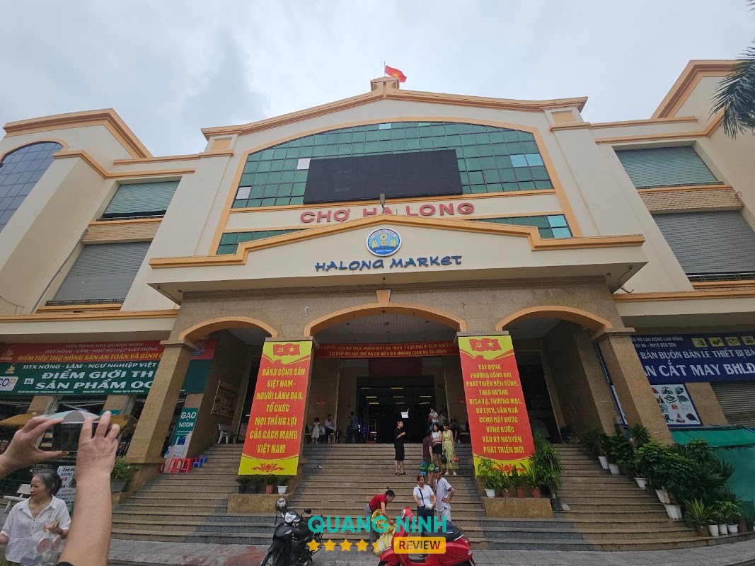 Chợ Hạ Long tại Hồng Gai
