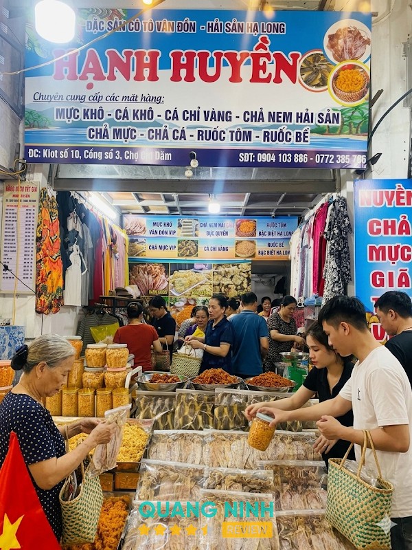 Đồ khô và chả mực tại HẠNH HUYỀN