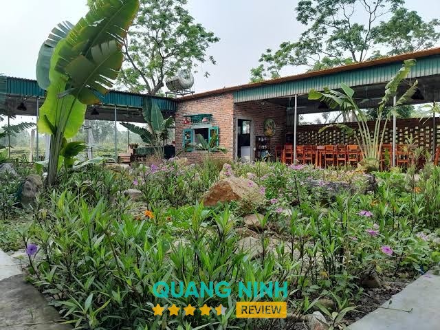 Mina Café Stay - Quadruple Room with Garden View