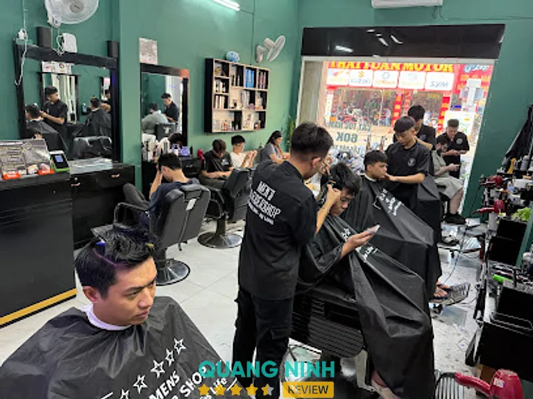 Men’s BarBer Shop: 297 QL279, P. Việt Hưng