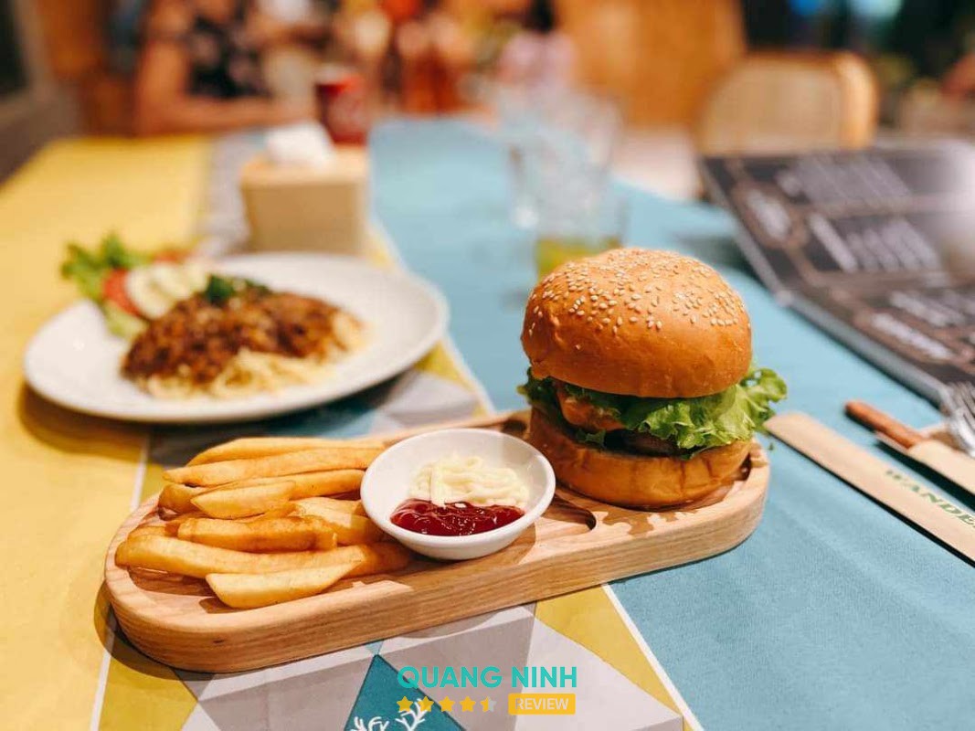Không gian ngắm vịnh tại D'myna