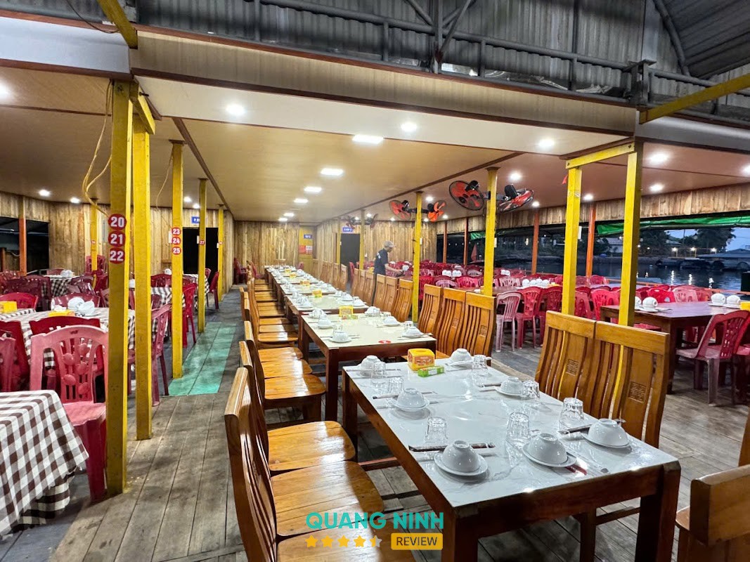 Nhà Hàng Nổi Làng Chài Vân Đồn