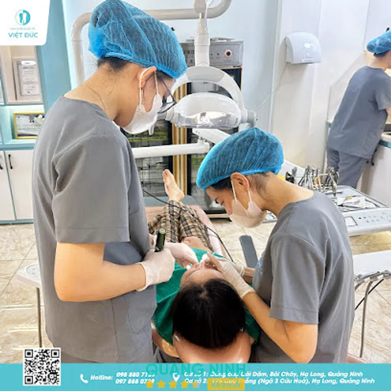 Nha khoa Việt Đức: cổng chợ Cái Dăm, P. Bãi Cháy