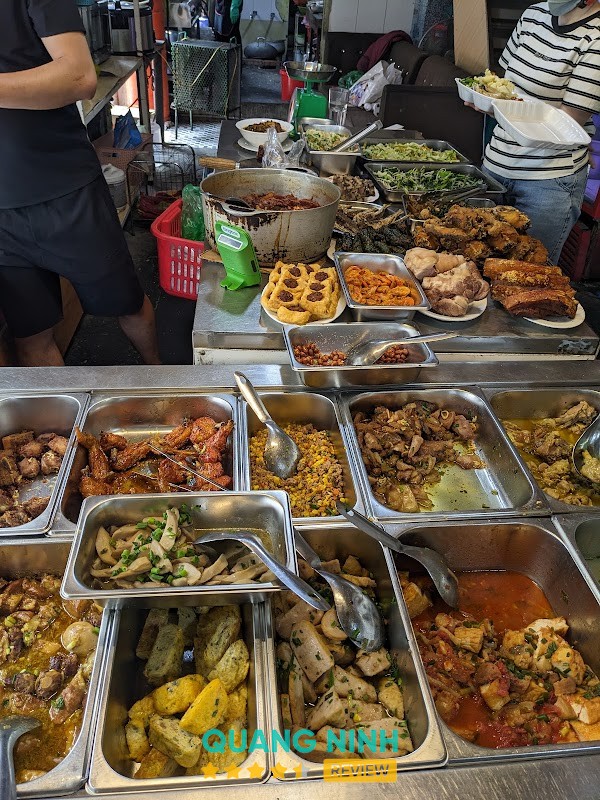 Món cơm phở tại Hùng Béo Cẩm Phả