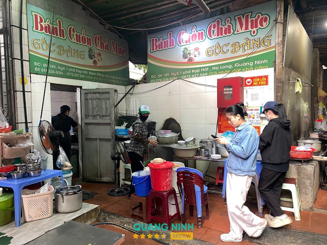 Không gian ăn sáng tại Gốc Bàng Hồng Gai