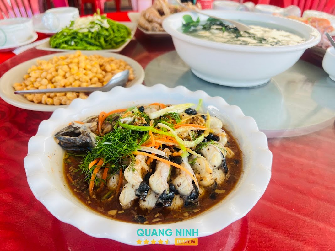 Không gian sát biển tại Hải Sản Cường Loan