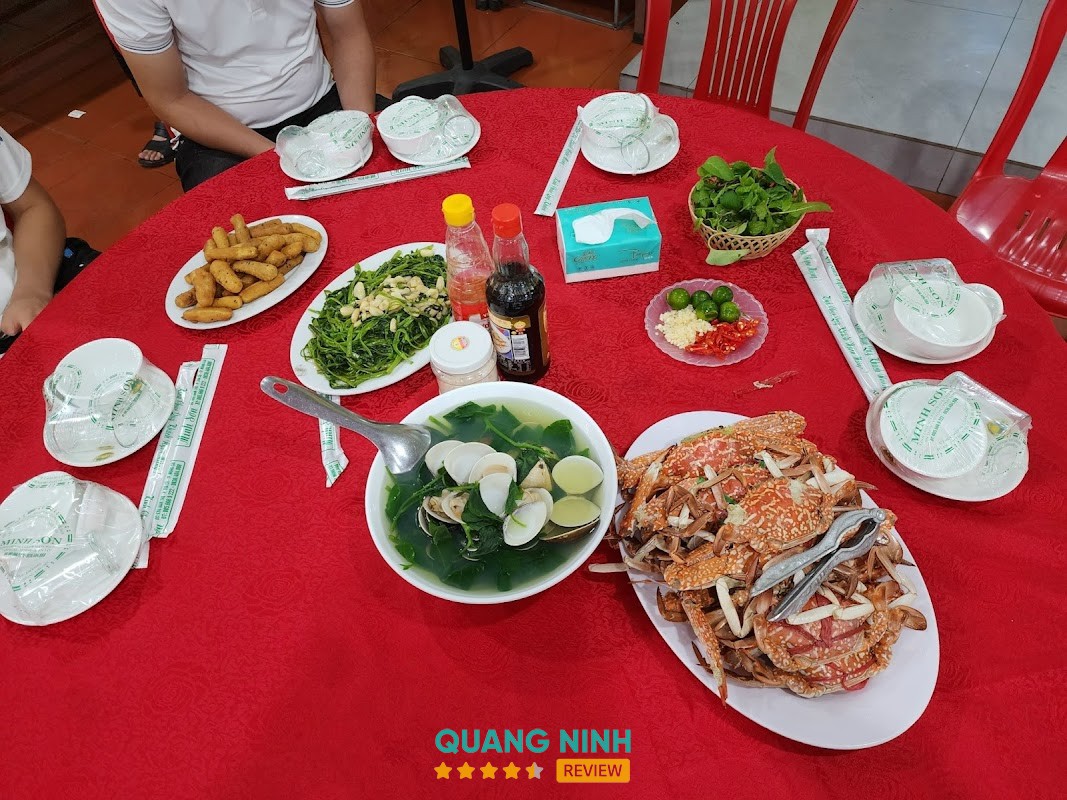 Hải sản tại Nhà hàng Tám Mão Móng Cái