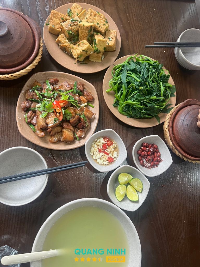 Hình ảnh món cơm tại Cơm Niêu Hạ Long Back Coffee