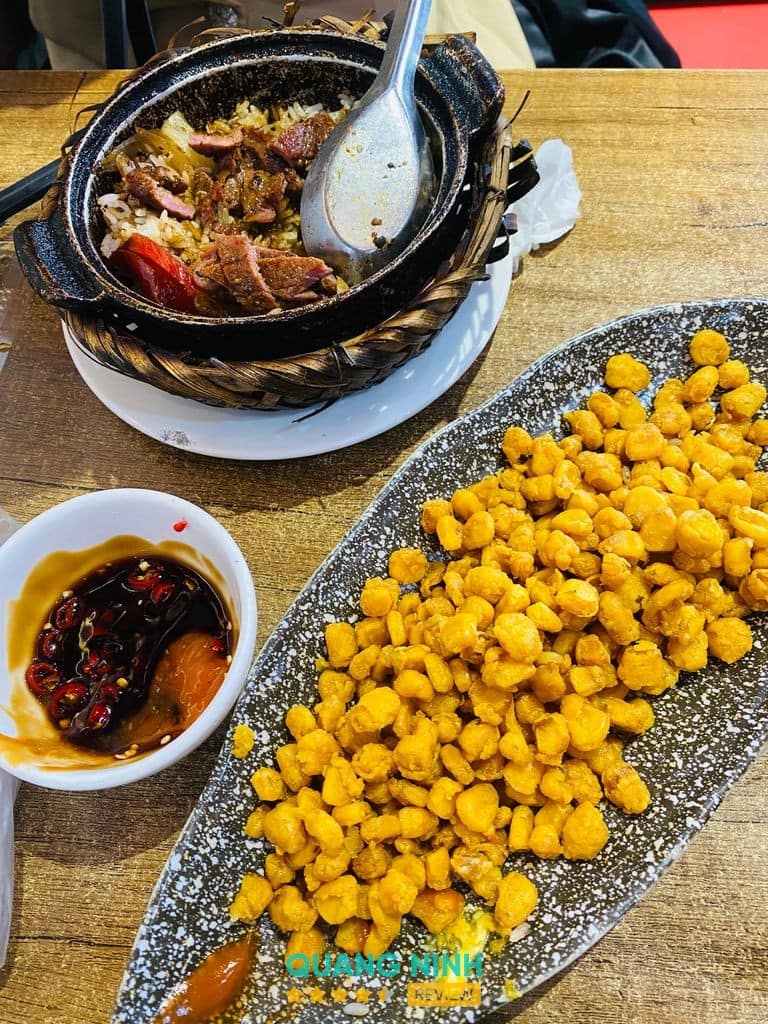 Không gian Cơm Niêu Kombo tại Quảng Ninh