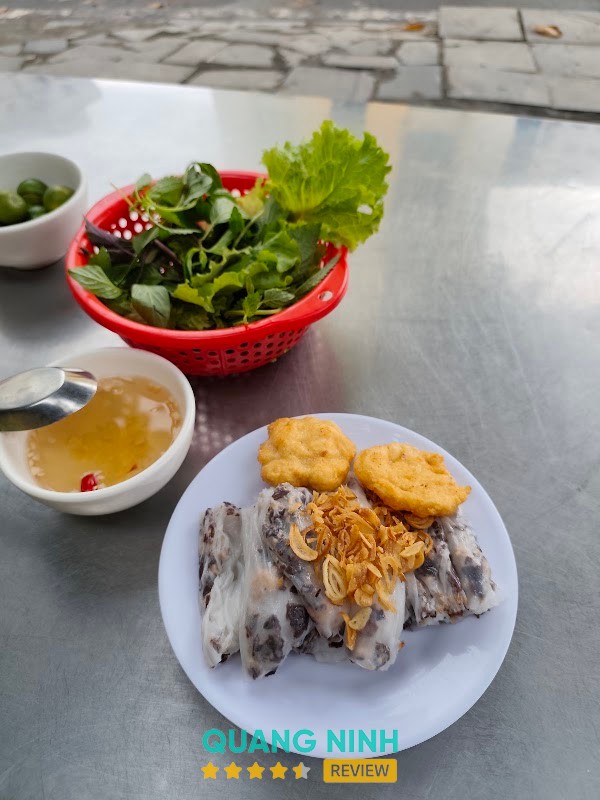 Bánh cuốn chả mực 4 Nguyễn Văn Cừ Hạ Long