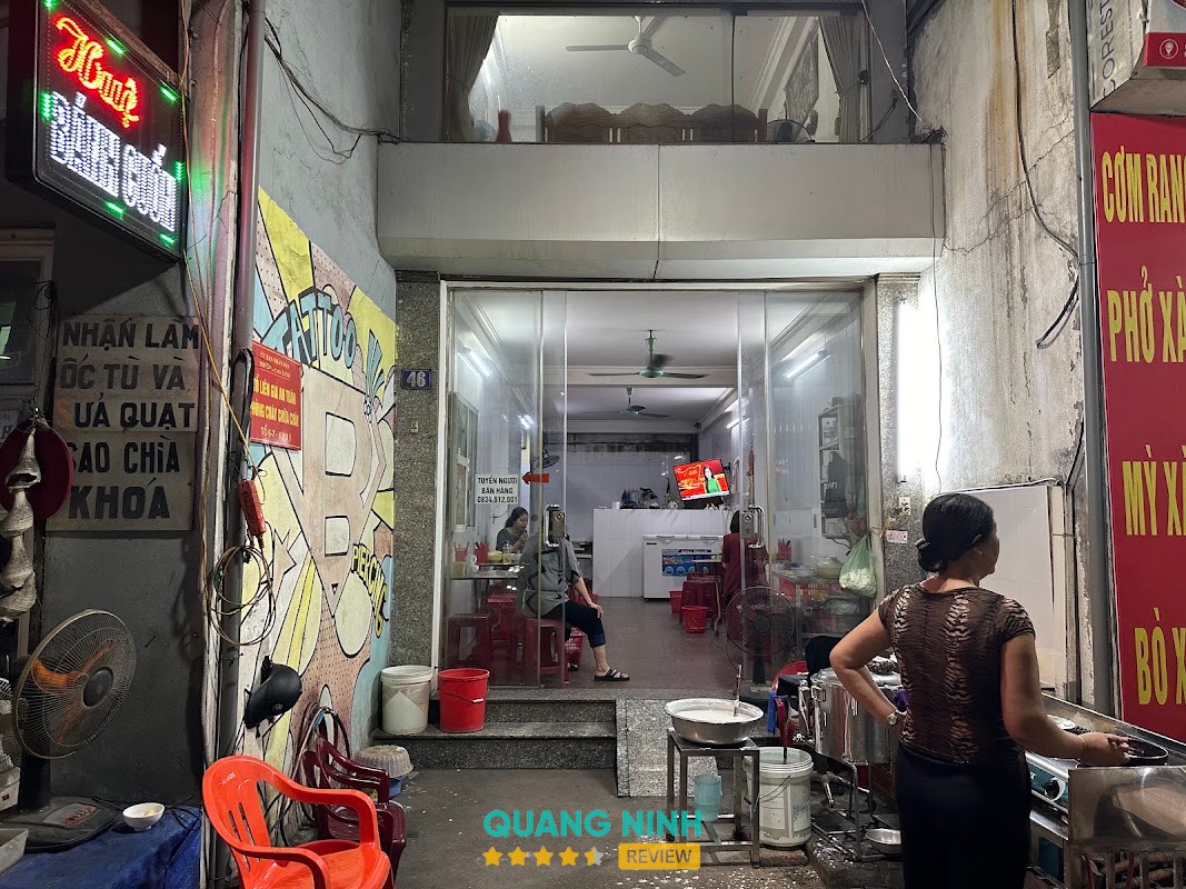 Bánh cuốn chả mực bà Huệ Quảng Ninh