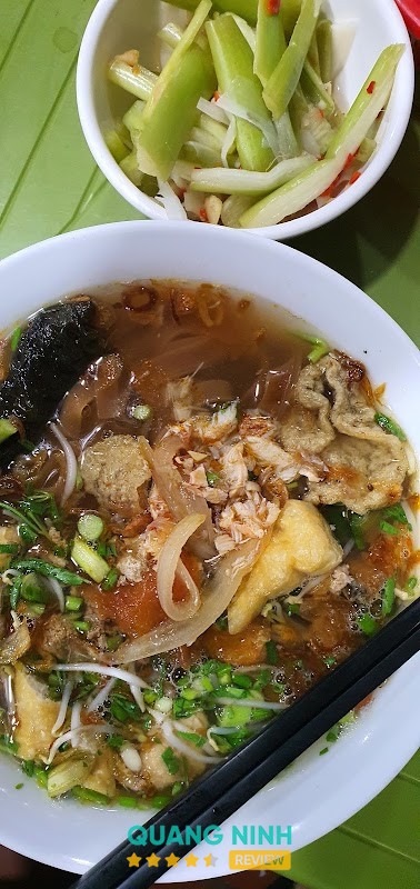 Bánh Đa Cua Hải Phòng tại Hải Long Hạ Long