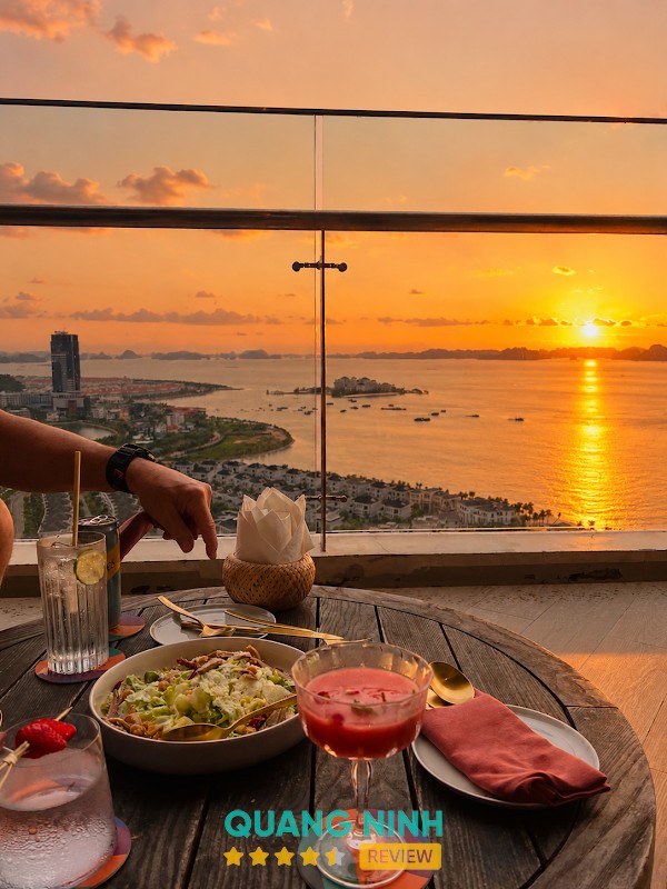 On The Rocks at Citadines Marina Halong – hình ảnh 3