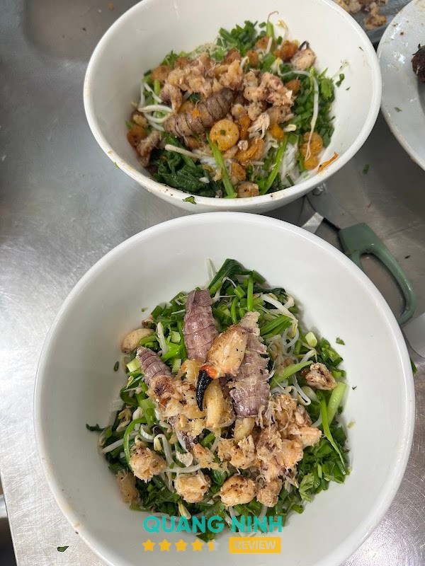 Không gian bên trong Bún Cù Kỳ Hạ Long