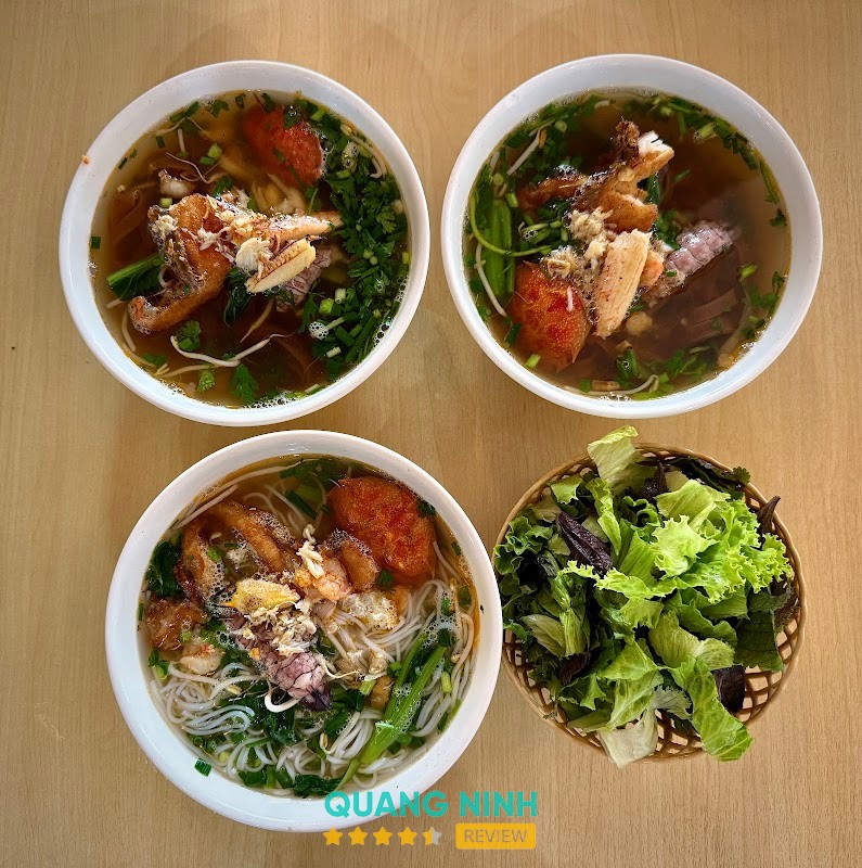 Bát bún cù kỳ tại Minh Béo 2 Gala