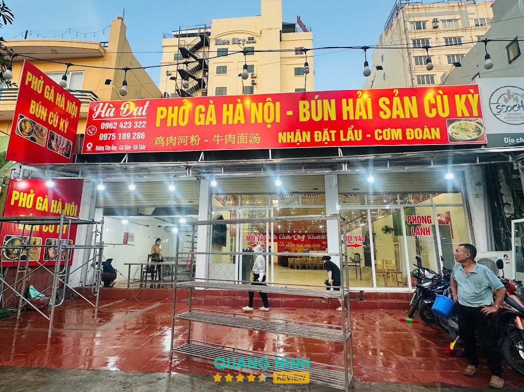Phở gà Hà Nội và Bún hải sản cù kì tại Bãi Cháy