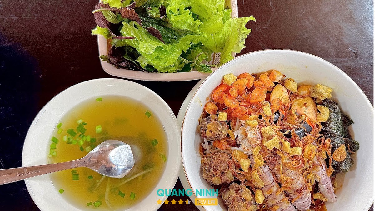 Bát bún hải sản Thu Hạnh