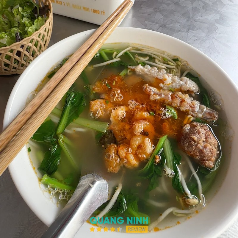 Topping tại Bún Cù kỳ gia truyền