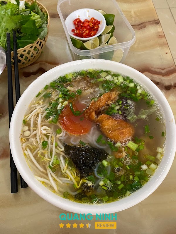 Bún hải sản Quán Huyền Hồng Gai