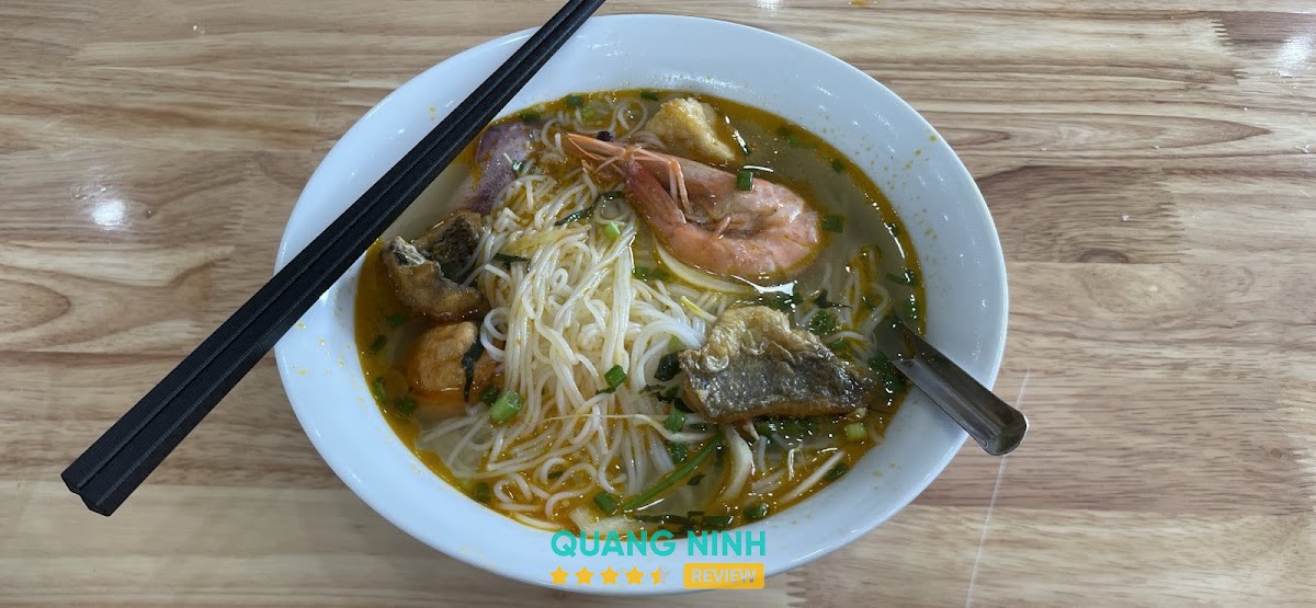 Quán bún hải sản Vân Đồn