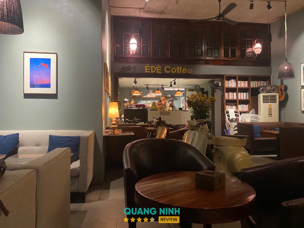 Coffee Ê Đê - không gian xanh mát