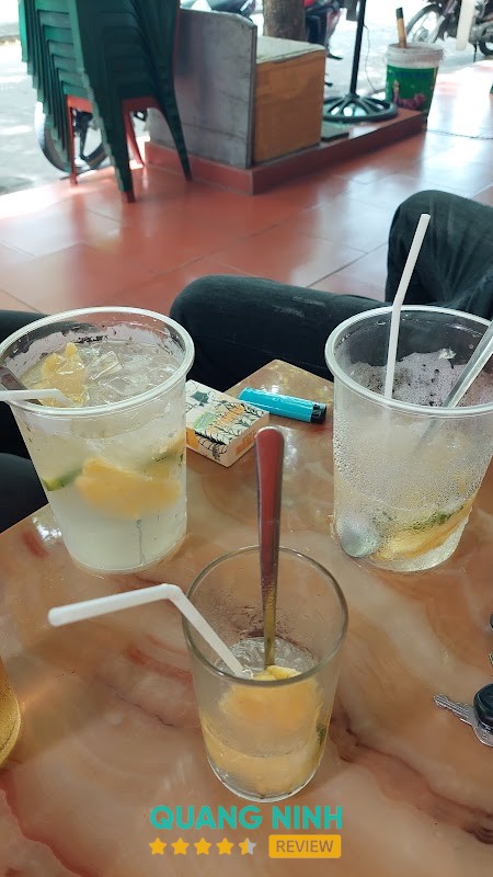 Cafe Thúy Hà Sân Bóng Cao Xanh