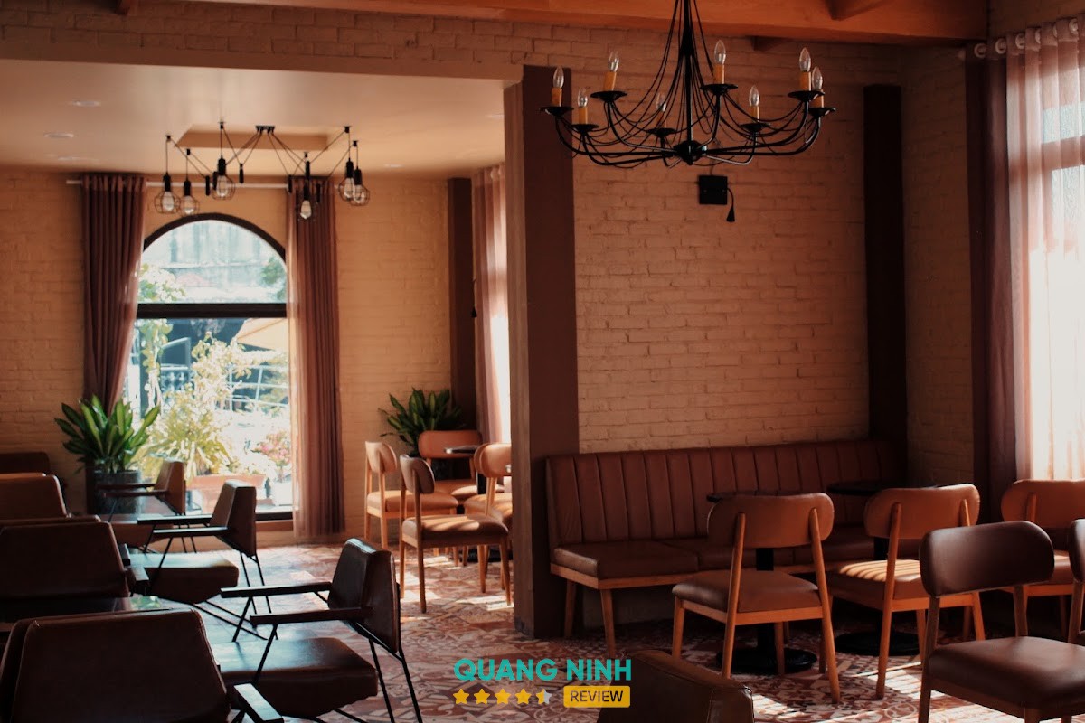 Bayside Café And More Hạ Long