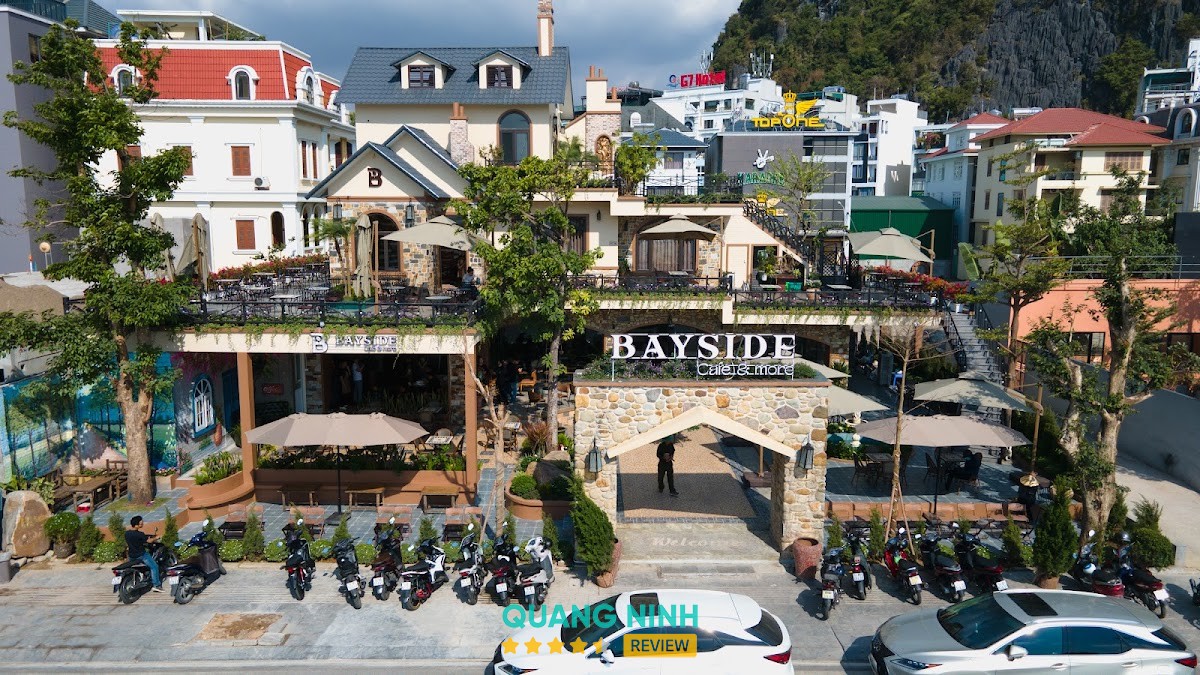 Bayside Café And More không gian bên vịnh