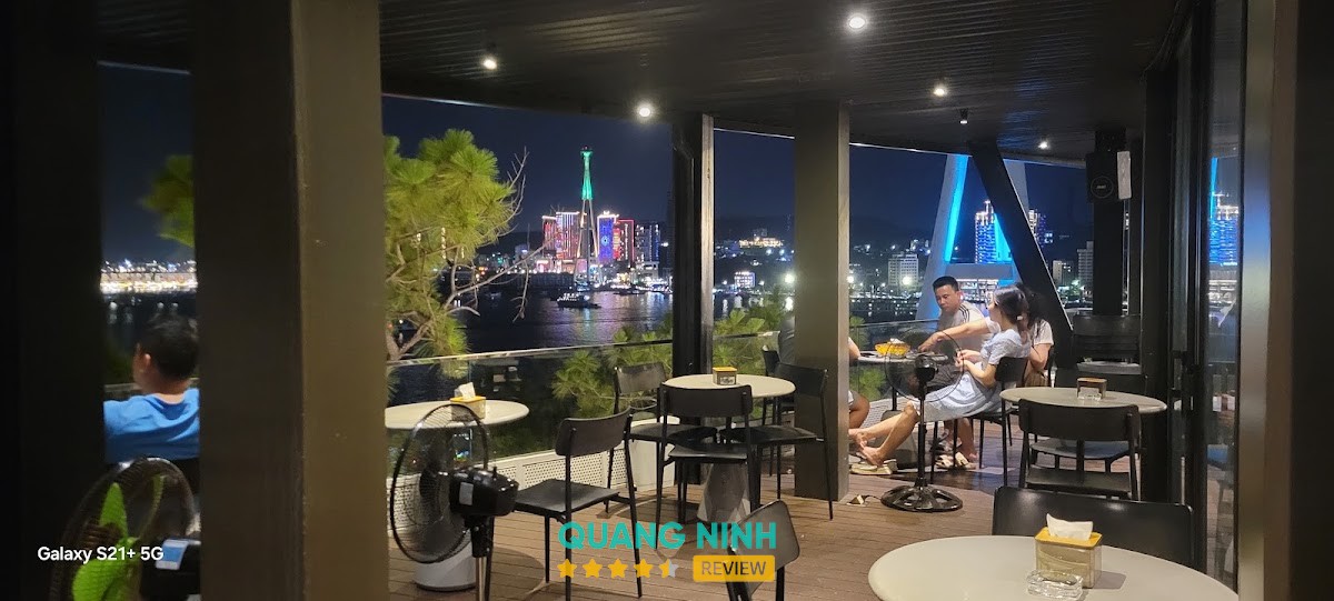 Hải Đăng Coffee view vịnh Hạ Long