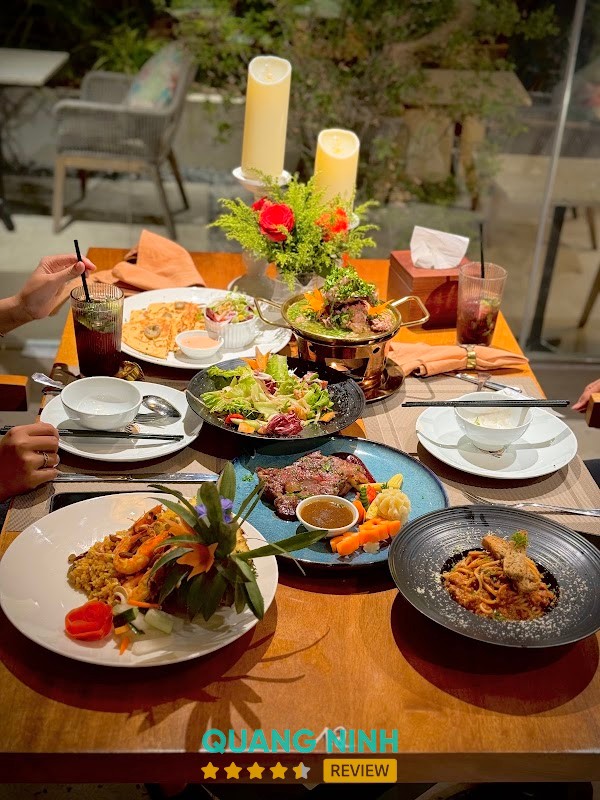 Victory Coffee & Bistro – không gian bistro