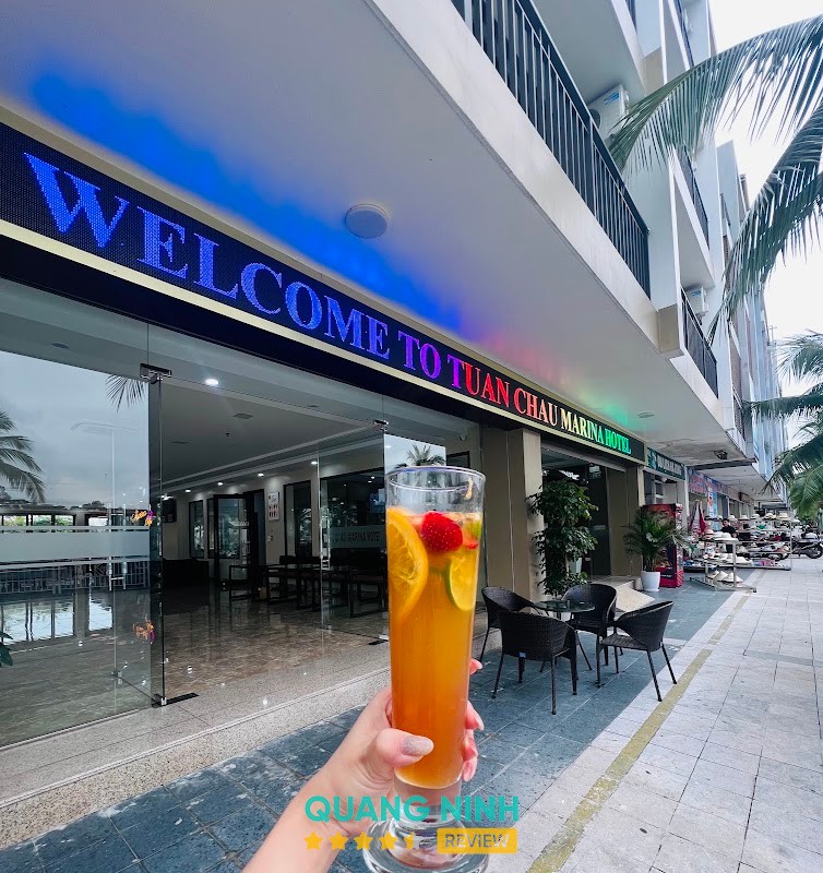 Tuan Chau Marina Cafe