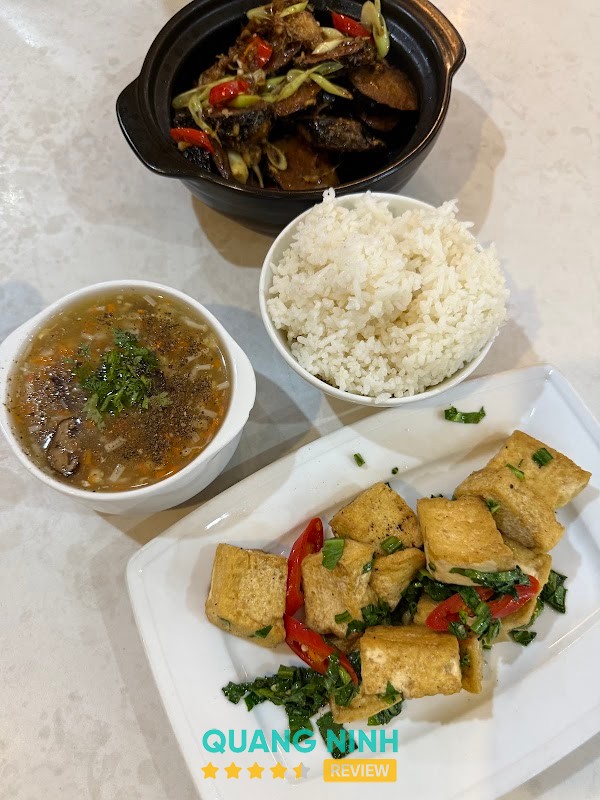 Món chay tại Loving Hut Hạ Long