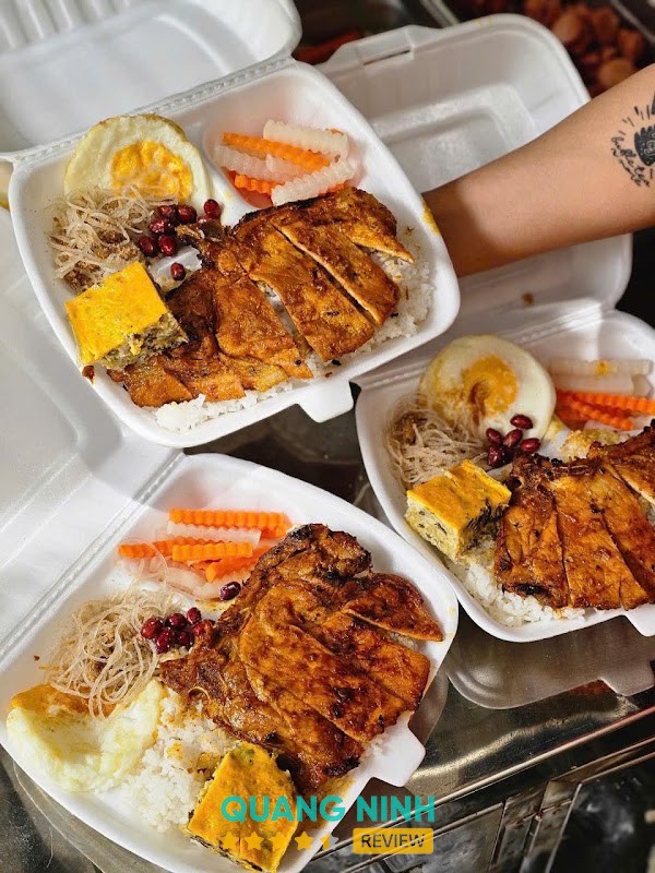 Bếp của An cơm tấm tại Hồng Gai