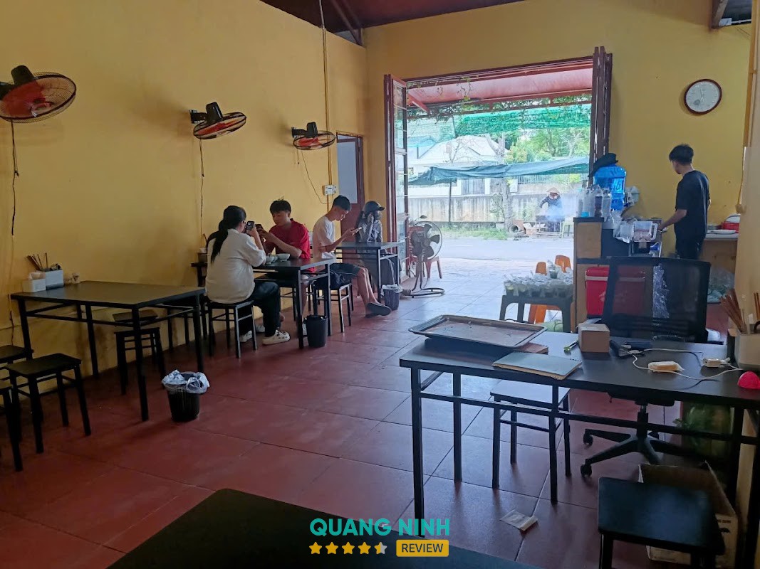 Tiệm Cơm Sườn tại Uông Bí