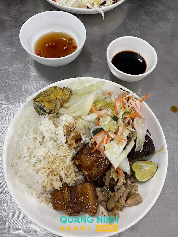 Cơm Hà Nội quán các món ăn tự chọn Gia đình - Bình dân - Văn phòng Quảng Ninh