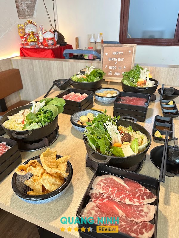 Món ăn tại California Hotpot
