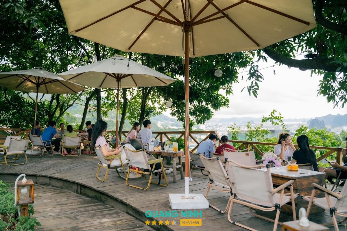 Tiệm Cafe Lưng Chừng Mây Cẩm Phả