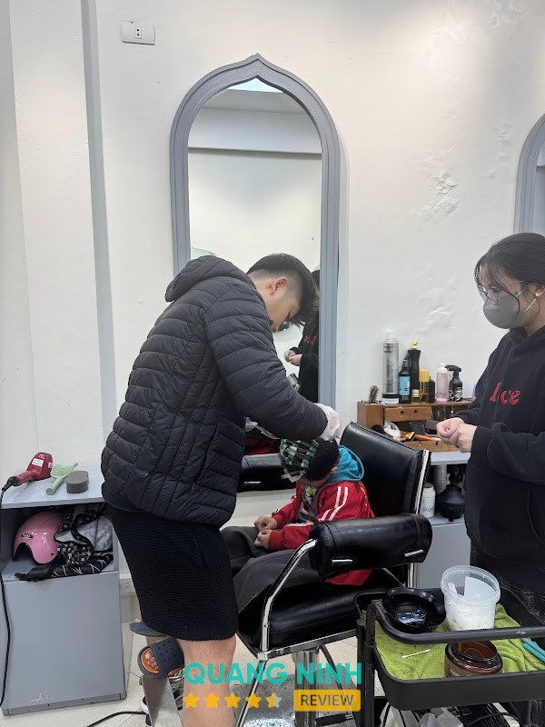 Không gian Hair Salon Hoàng Khang Vân Đồn