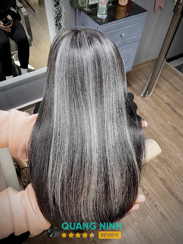 Trần Ngọc Hair Salon Hồng Gai