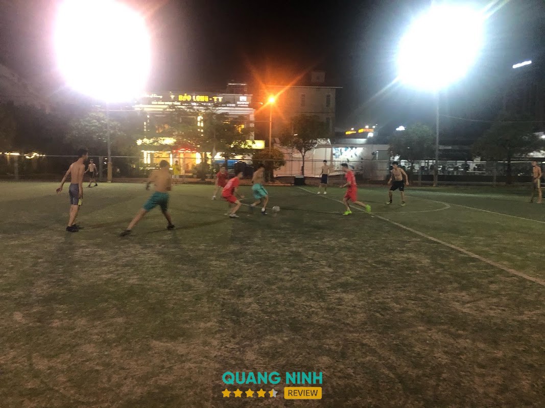 Sân bóng đá Quảng Hưng Hạ Long