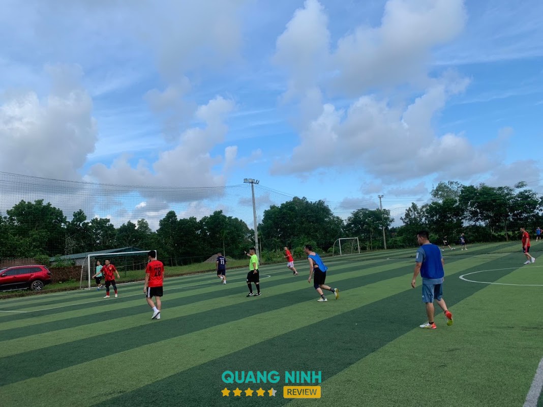 Sân bóng khu 6 Hải Yên Móng Cái