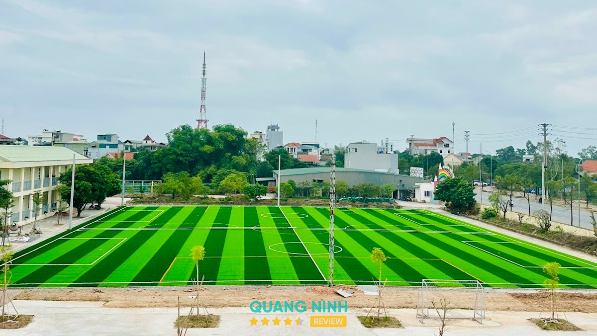 Sân Bóng Đá Trường Marie Curie Móng Cái