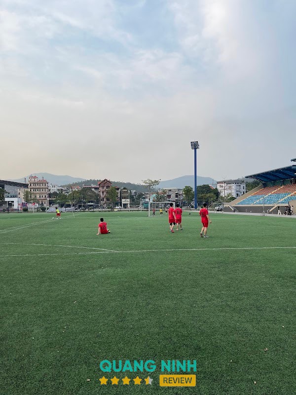 Sân Vận Động Trung Tâm Thành Phố Uông Bí