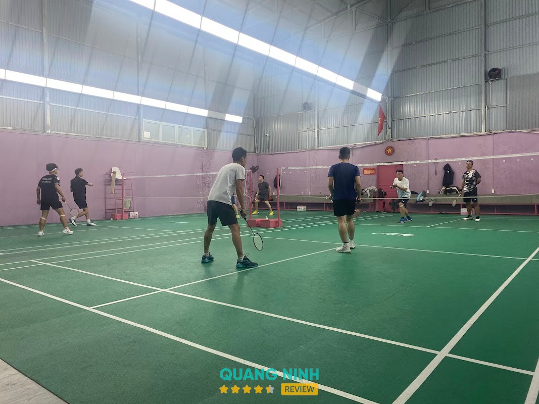 Sân Cầu lông Trường Anh Hạ Long